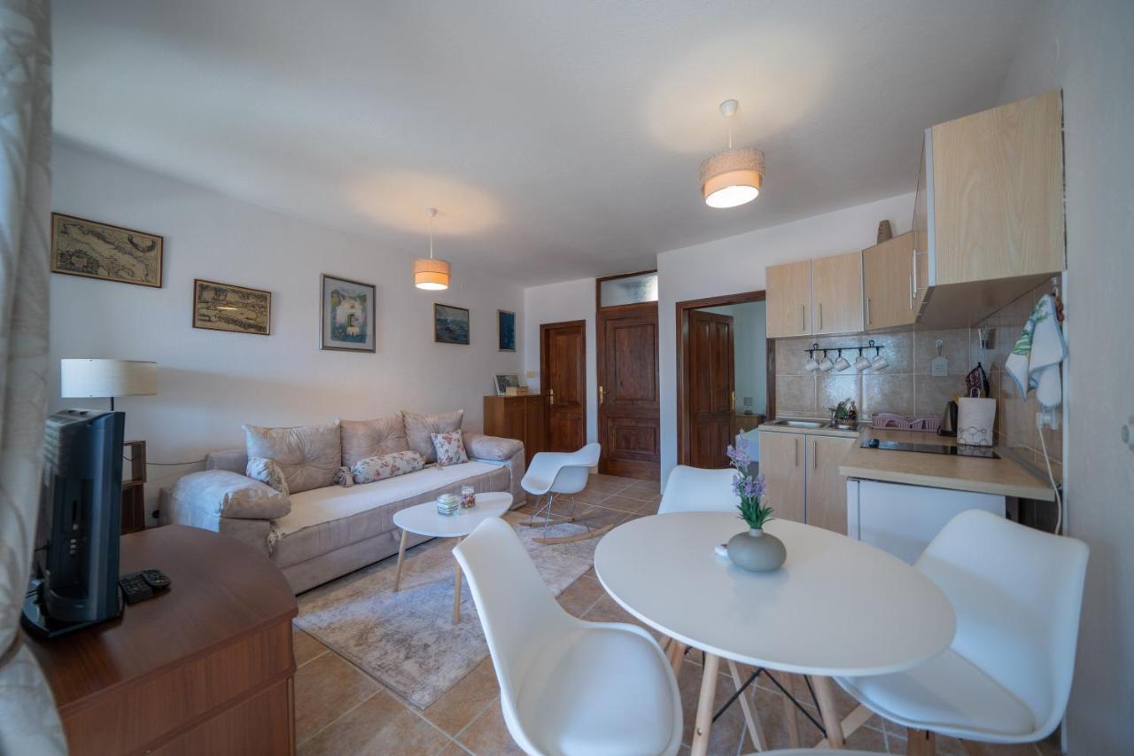 Apartments Franovic بيراتس المظهر الخارجي الصورة